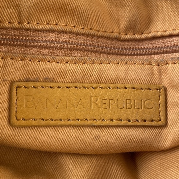 Banana Republic 100% leather shoulder bag Mustard Yellow silver hardware Y2K - Picture 7 of 12